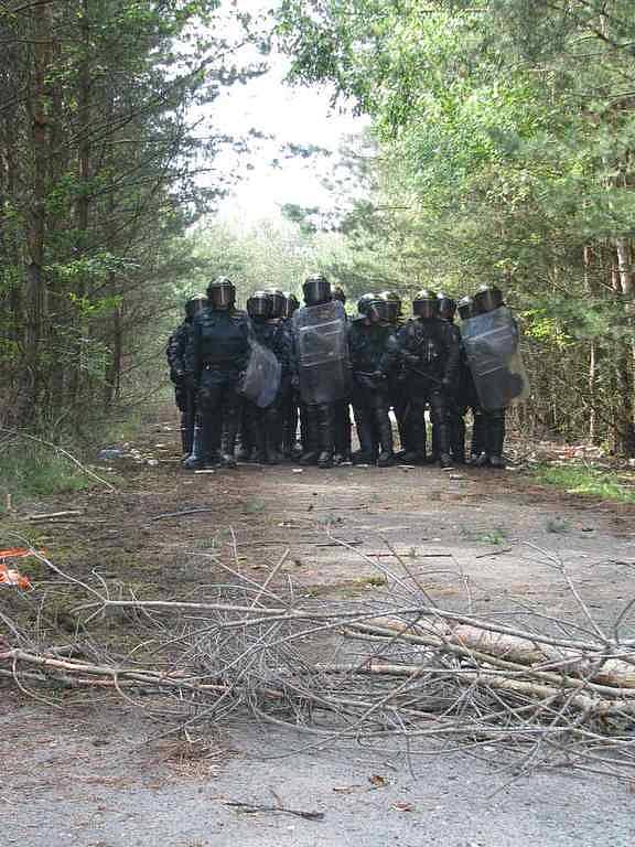 Policejní cvičení na hradčanském letišti u Mimoně