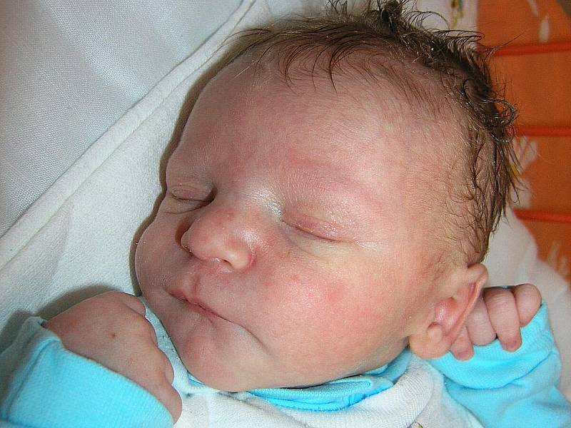 Mamince Petře Korandové z Novin pod Ralskem se 10. prosince ve 14:07 hodin narodil syn Tomáš Stárek. Měřil 48 cm a vážil 3,05 kg. 