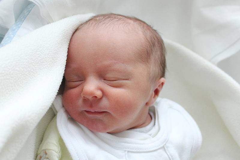 Mamince Veronice Gebauerové z České Lípy se v neděli 29. prosince v 5:35 hodin narodil syn Oliver Gebauer. Vážil 2,45 kg.