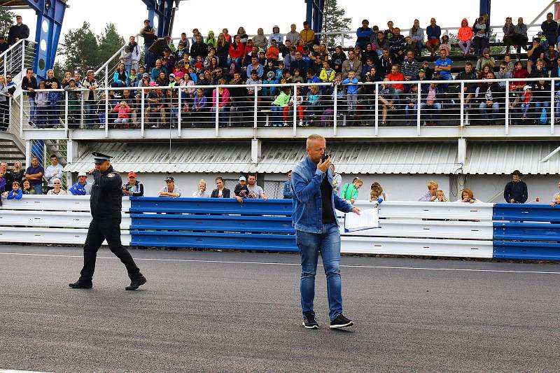 Den s policií a dalšími složkami Integrovaného záchranného systému na autodromu v Sosnové již poněkolikáté potěšil nejen malé návštěvníky, ale také jejich dospělý doprovod.