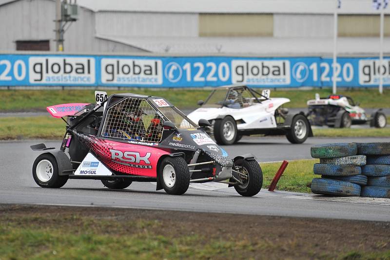 Na autodromu v Sosnové o víkendu probíhal již 16. ročník oblíbené akce Global Assistance Setkání mistrů.