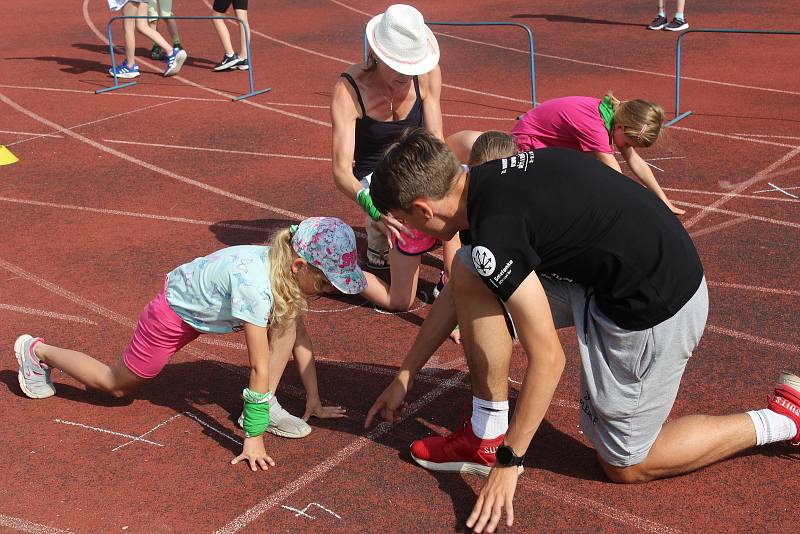 12. ročník Novoborské olympiády dětí a mládeže začalo v ZŠ U Lesa. Do sportovního klání se letos zapojí tři školy ve městě.