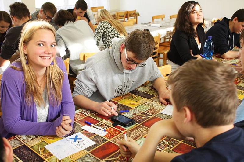 Studenti z jedenácti škol se ve čtvrtek zúčastnili oblastního kola tradičního turnaje pIšQworek. 