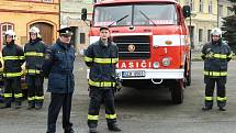 V sobotu dopoledne hasiči auto po přestavbě slavnostně představili veřejnosti.