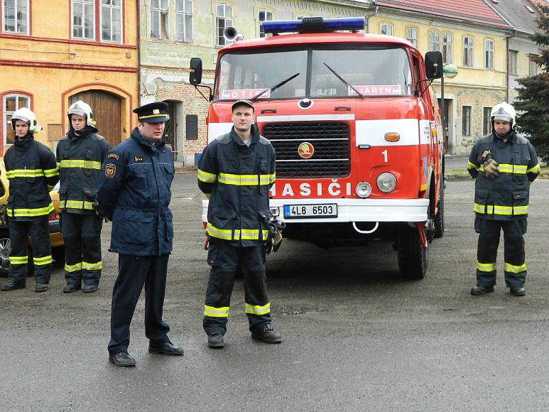 V sobotu dopoledne hasiči auto po přestavbě slavnostně představili veřejnosti.