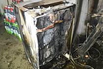 Závada na elektroinstalaci lednice byla příčinou požáru v Kamenickém Šenově.