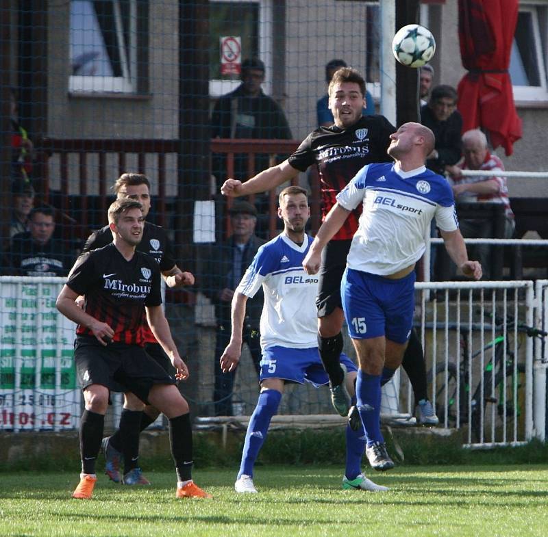 Hosté od řeky Ploučnice (tmavé dresy) podlehli Velvarům 2:5.