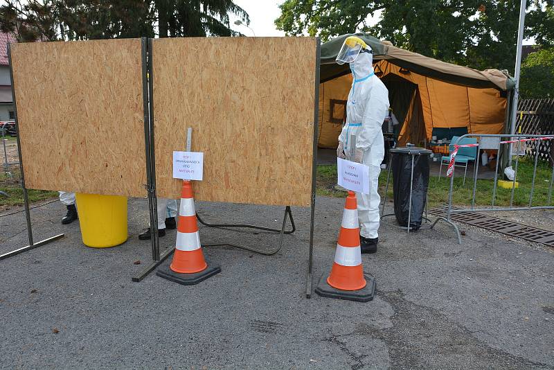 Volební místo pro lidi v karanténě v Poříční ulici v České Lípě.