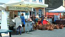 Mimořádnému zájmu lidí se těšily prodloužené farmářské trhy na Škroupově náměstí v České Lípě.