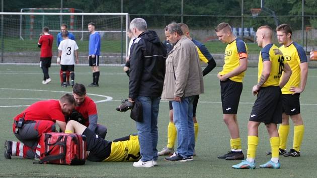 Fotbal, I.B třída - západ: Ruprechtice - Jestřebí 3:0. V utkání se těžce zranil hostující Lukáš Komárek.