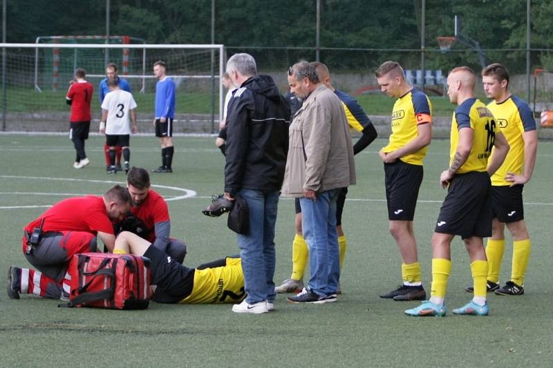 Fotbal, I.B třída - západ: Ruprechtice - Jestřebí 3:0. V utkání se těžce zranil hostující Lukáš Komárek.