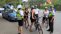 Dopravně preventivní akcí v blízkosti cyklistického  okruhu Máchova jezera v Doksech pokračovala kampaň Na kole bezpečně.