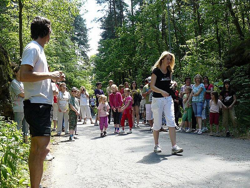 Před sto lety vznikla nejdůležitější cesta z Kvítkova do České Lípy. Výročí připomněly sobotní oslavy.