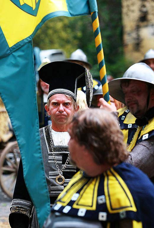 Pohádku, která se objeví na televizních obrazovkách o letošních Vánocích, natáčí v těchto dnech režisér Ivo Macharáček na zámku Lemberk. 