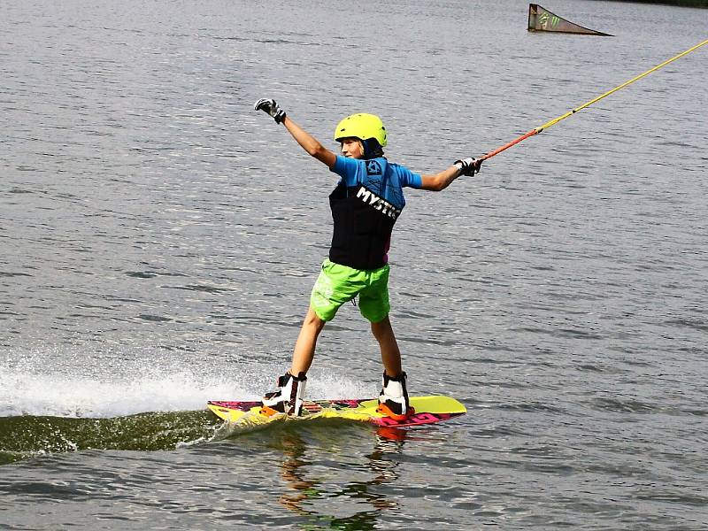 Druhé kolo letošního Mistrovství České republiky ve wakeboardingu a wakeskatingu na vleku se jelo o víkendu ve Stráži pod Ralskem.