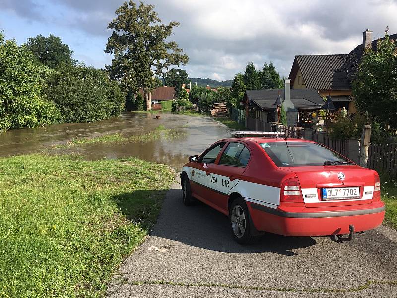 Povodně zaměstnaly i dobrovolné hasiče v Zákupech.