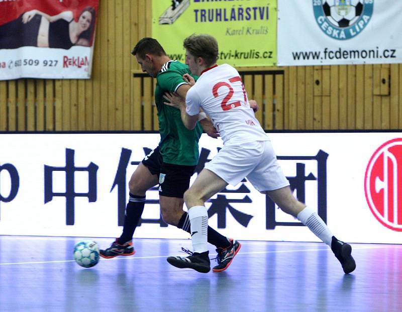 Futsalové derby ovládl Liberec (v bílém) který vyhrál v České Lípě 6:1.