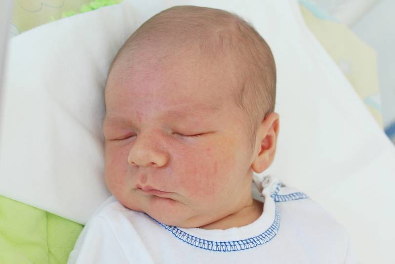 Rodičům Kristýně a Danielovi Škardovým z Nového Boru se v úterý 21. června ve 14:12 hodin narodil syn Tobiáš Škarda. Měřil 50 cm a vážil 3,61 kg.