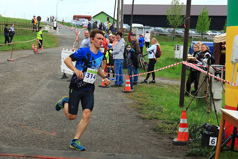 V Brništi odstartoval šestý ročník běžeckého závodu Brnišťský půlmaraton.