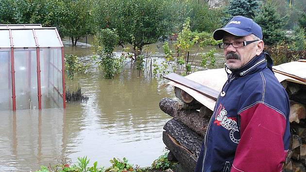Hořkost nad další povodní neskrývá Stanislav Pečený z Horní Police. 