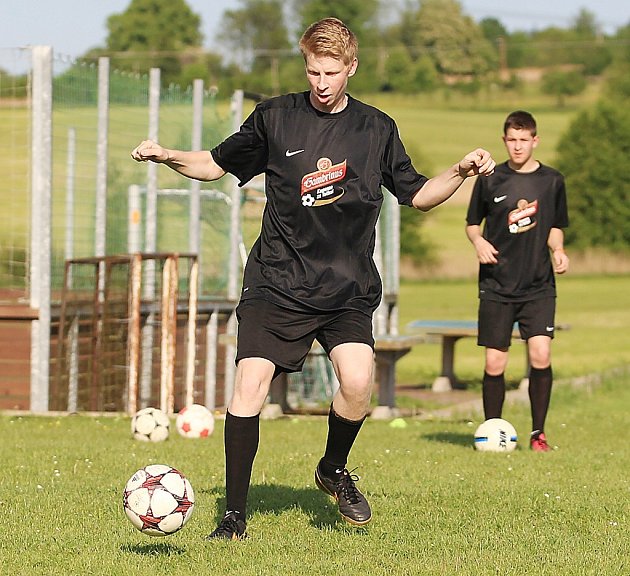 Den s profesionálním trenérem Baumitu Jablonec zažilo mužstvo okresního přeboru Lokomotiva Kravaře.