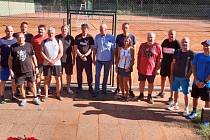 V sobotu 16. července se v areálu ve Starých Splavech odehrál soutěžní jednodenní turnaj Čtyřhra muži v rámci soutěžní série Tennis Family Tour 2022.