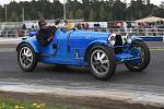  Jarní sosnění přilákalo na autodrom milovníky historických vozů. Jejich řidiči tu závodili a ukázali, že veteráni nejsou jen na okrasu.