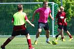 Jan Chramosta a Tomáš Fabián, ligoví hráči FK Mladá Boleslav, nejprve s hráči 2. turnusu pobesedovali, poté přišla na řadu autogramiáda a nakonec došlo na vzájemný souboj všech aktérů, který se odehrál na nově vybudovaném hřišti s umělou trávou.