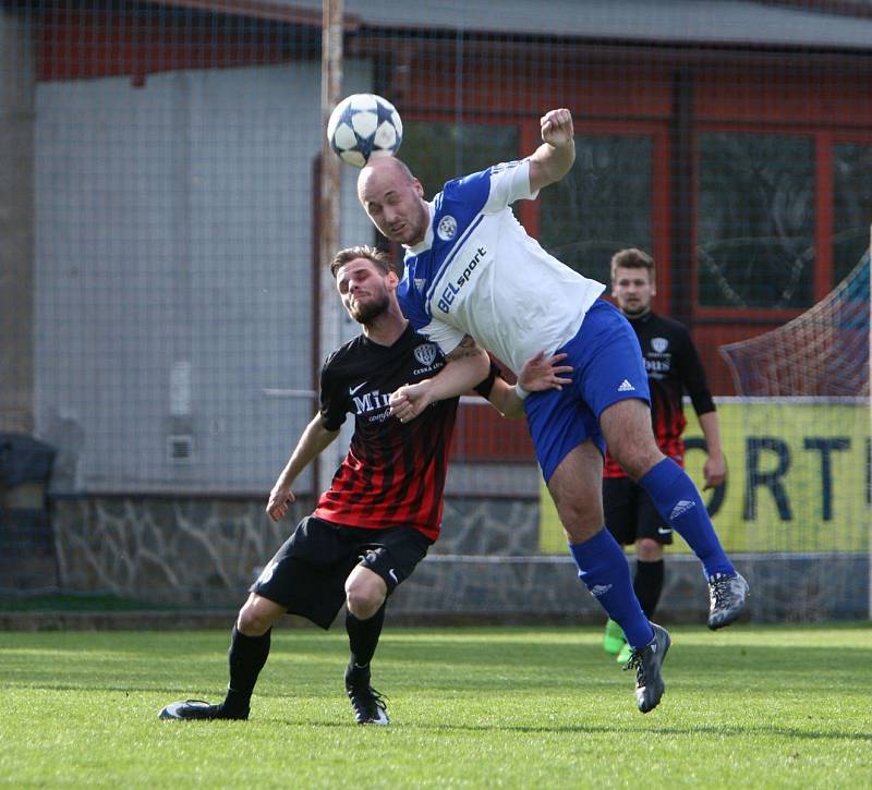 Hosté od řeky Ploučnice (tmavé dresy) podlehli Velvarům 2:5.