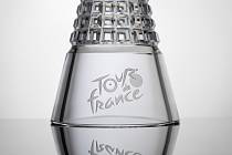 I letos zvednou ti nejlepší účastníci cyklistického závodu Tour de France nad hlavu křišťálovou trofej od českolipských sklářů.