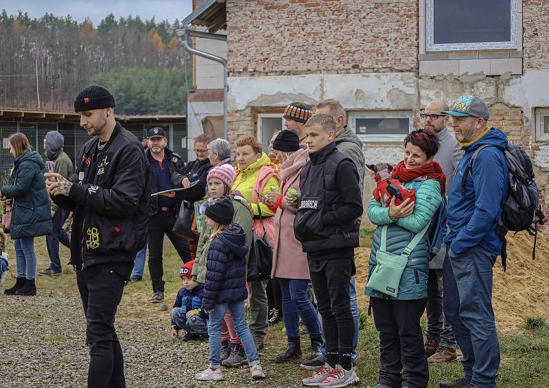 V útulku Dogsy pokřtili benefiční kalendář.