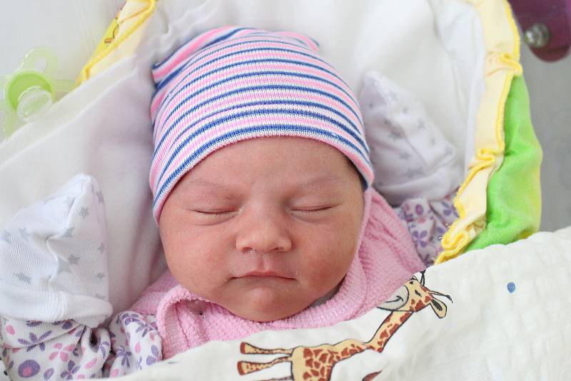 Rodičům Janě Hrdličkové a Milanu Rusnakovi z Rumburku se v pondělí 10. února v 10:39 hodin narodila dcera Emma Hrdličková. Měřila 52 cm a vážila 4 kg.
