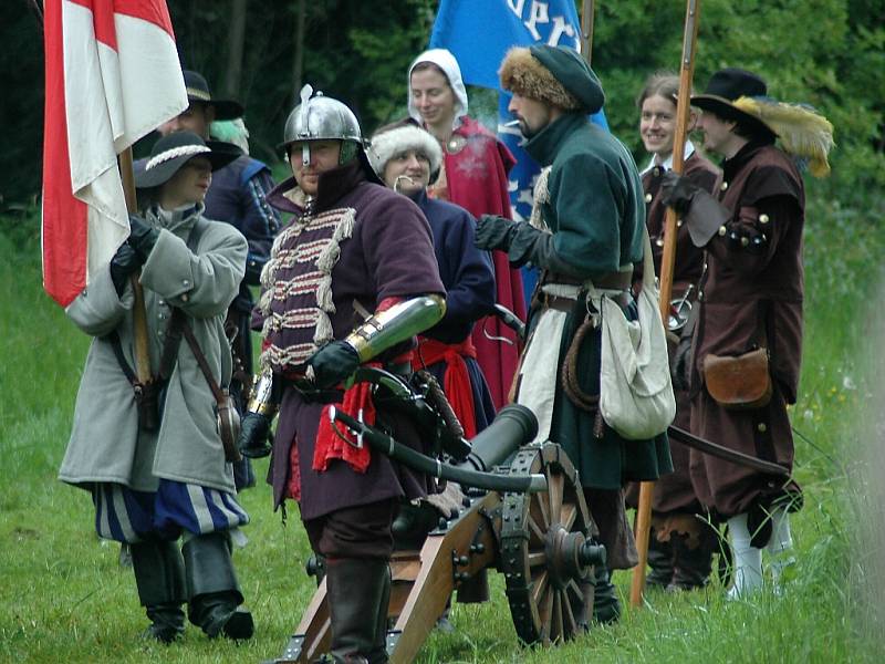 Skupina historického šermu Garde pořádala v sobotu tradiční Cvikovské hřmění - bitvu z období třicetileté války. 