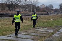 Během kontrol na vlakovém nádraží v České Lípě se policisté zaměřili na nedovolené přechází kolejiště směrem do průmyslové zóny v Dubici.