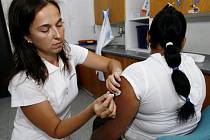 Formou ochrany proti žloutence je očkování. 