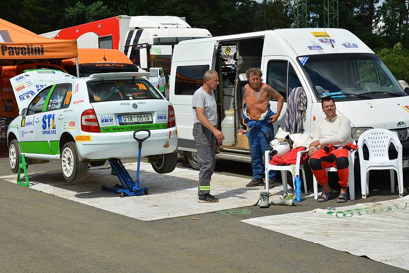 Rally Bohemia na autodromu v Sosnové v pátek 9. července.