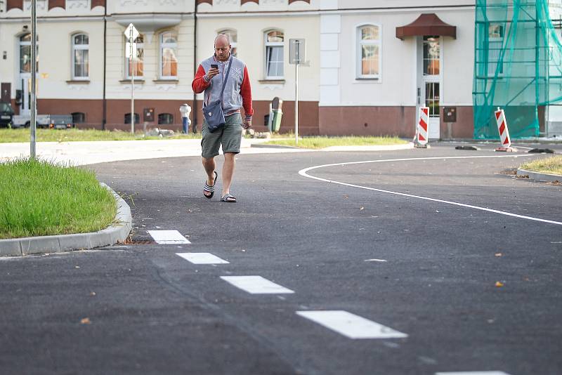 Jako propojení Barvířské a Wedrichovy ulice v centru České Lípy poslouží nová silnice.