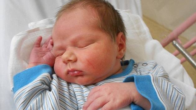 Rodičům Kateřině a Petrovi Potůčkovým se v neděli 15. srpna v 10:59 hodin narodil syn Štěpán Potůček. Měřil 53 cm a vážil 3,95 kg.
