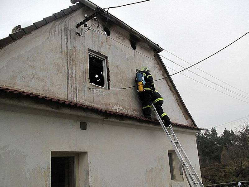 Požár chalupy ve Ždírci způsobil škodu za více než milion korun.