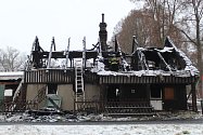 Stav vyhořelého domu ve Skalici u České Lípy, sobota 17. prosince 2022 ráno.