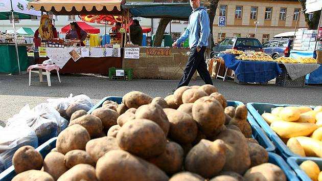 Farmářské trhy na českolipském Škroupově náměstí.