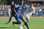 Druhé kolo Poháru České pošty se hrálo na českolipském fotbalovém stadionu ve středu 29. srpna mezi domácím Arsenalem (v modrém) a FK Varnsdorf.