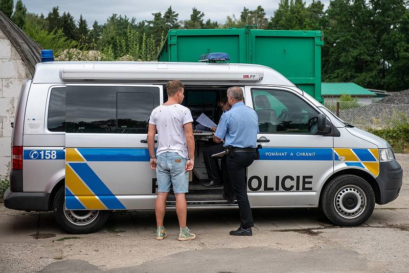 Letní akci již tradičně věnovali velkou pozornost policisté a celníci.