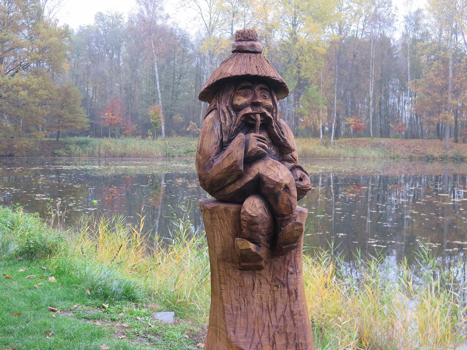 Les v Lípě oživují dřevěné sochy, vytvořili je umělci na letním  Dřevosochání - Českolipský deník