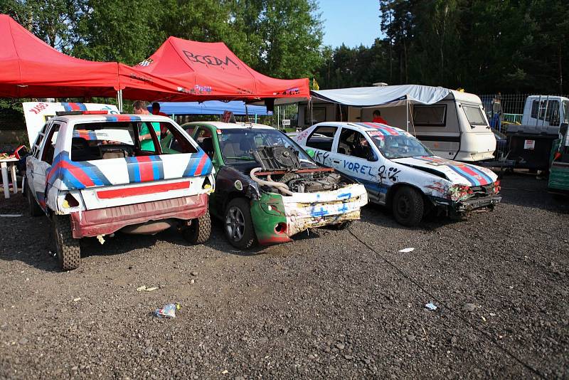 Destruction derby na autodromu. Den druhý.