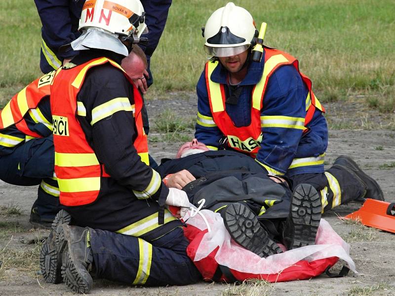 Taktické cvičení dobrovolných hasičů ze Zákup, Žandova, Nového Oldřichova a německého Reichenbachu.