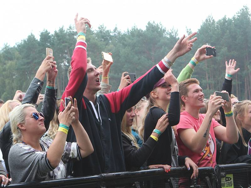 Tisíce lidí se přišly bavit na největší festival na Českolipsku na Hrady CZ pod Bezdězem.