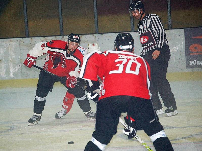 Predátoři prohráli v Klatovech a klesli na osmou příčku v tabulce druhé hokejové ligy.