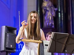 V pátek 21. září se v bazilice Všech svatých představila světová thereministka Carolina Eyck za doprovodu klavíristy a skladatele Christopha Tarnowa.