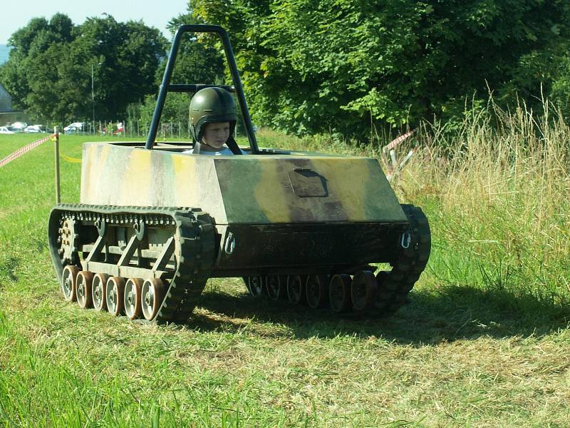 Pestrý program při příležitosti 70. výročí konce II. světové války přichystalo v sobotu město Kamenický Šenov.